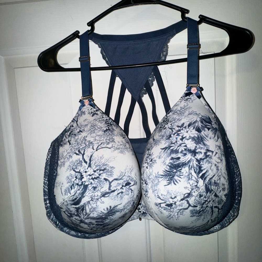 Front open cacique bra